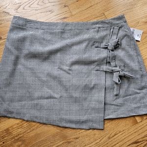 Women's Plus Size Mini Plaid Tie Skirt